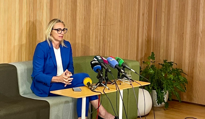 rueda prensa azul header fehm.png